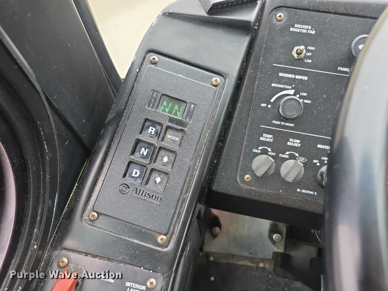 image for item FI0553 2011 Gillig  G27D102N4 shuttle bus