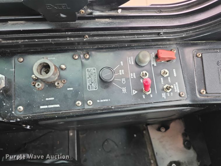 image for item FI0553 2011 Gillig  G27D102N4 shuttle bus