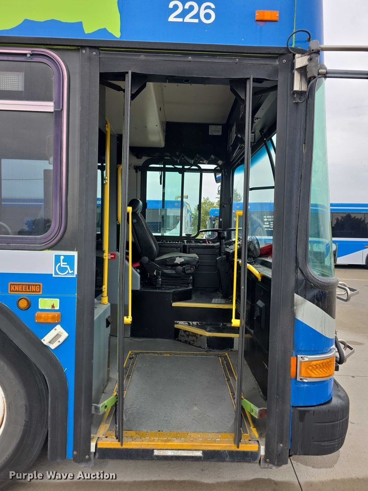 image for item FI0553 2011 Gillig  G27D102N4 shuttle bus