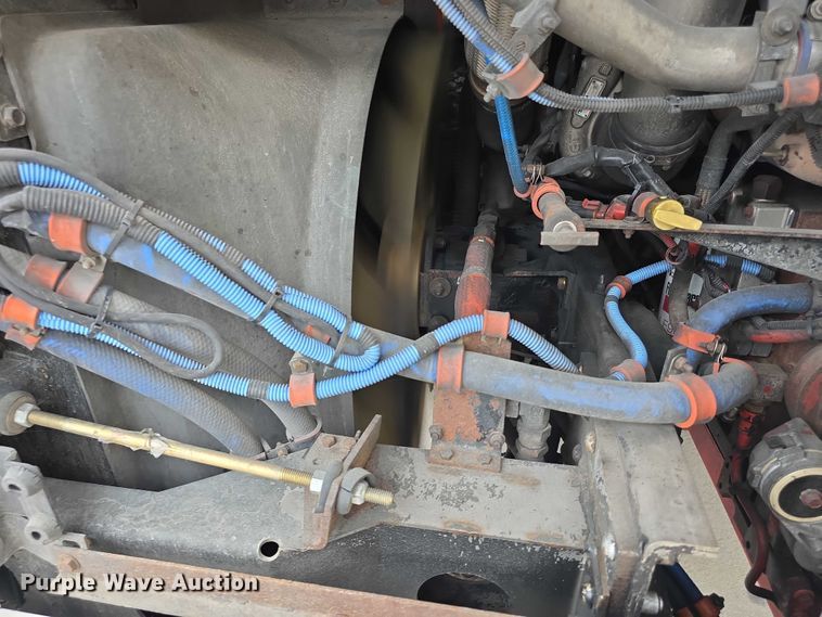 image for item FI0553 2011 Gillig  G27D102N4 shuttle bus