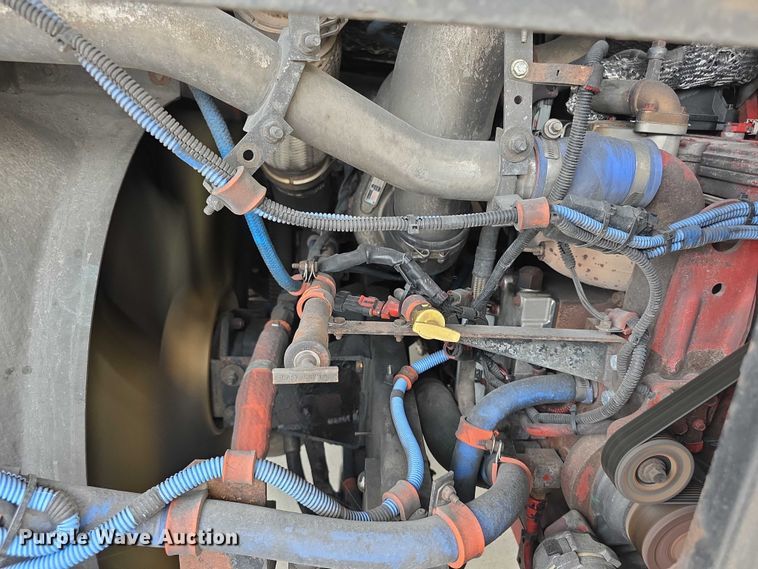 image for item FI0553 2011 Gillig  G27D102N4 shuttle bus