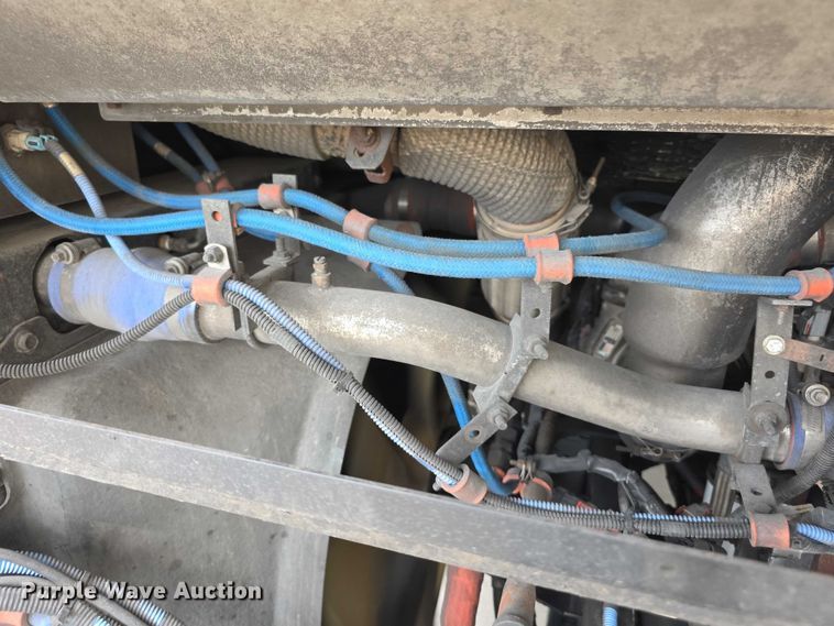 image for item FI0553 2011 Gillig  G27D102N4 shuttle bus