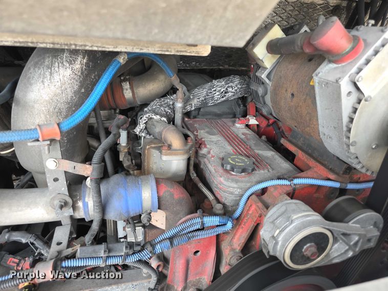 image for item FI0553 2011 Gillig  G27D102N4 shuttle bus