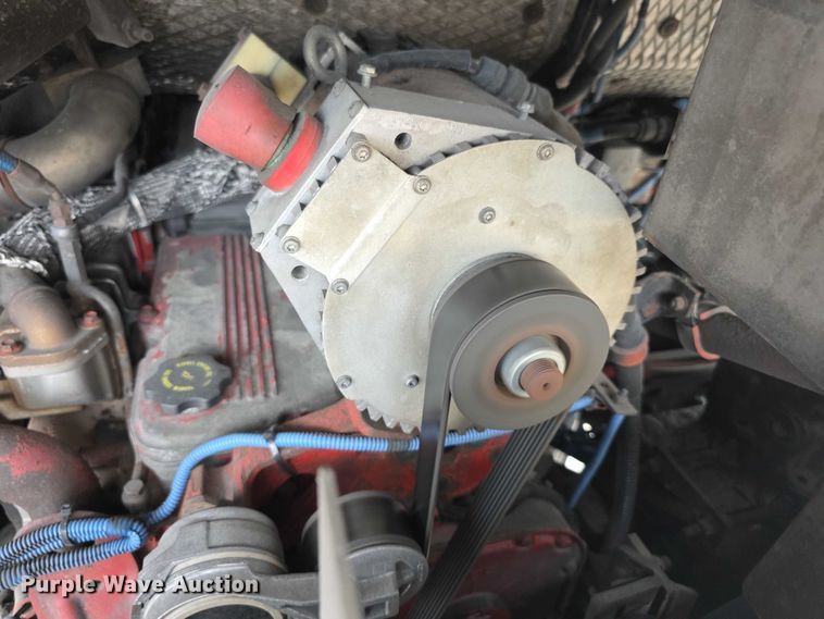 image for item FI0553 2011 Gillig  G27D102N4 shuttle bus