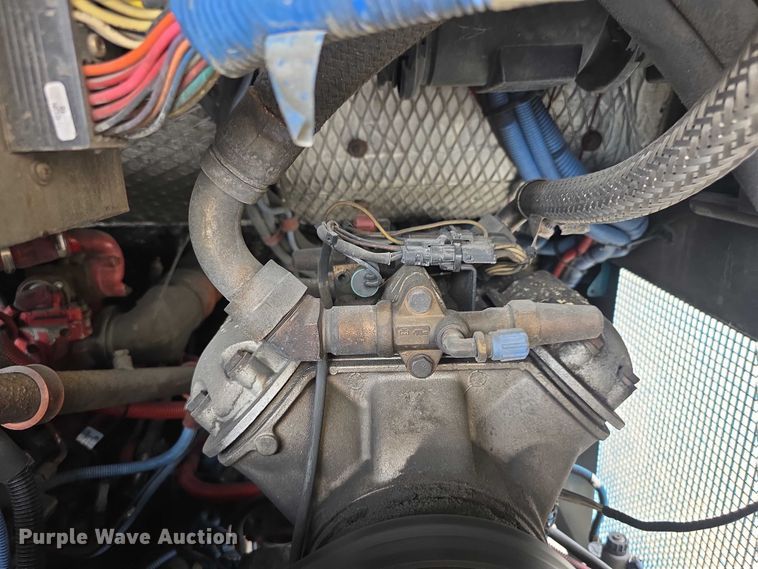 image for item FI0553 2011 Gillig  G27D102N4 shuttle bus