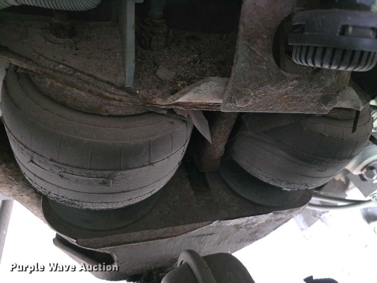 image for item FI0553 2011 Gillig  G27D102N4 shuttle bus