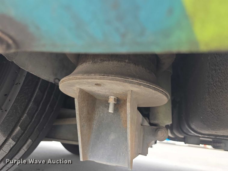 image for item FI0553 2011 Gillig  G27D102N4 shuttle bus