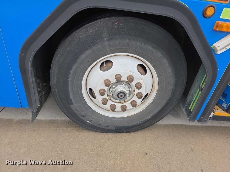 image for item FI0553 2011 Gillig  G27D102N4 shuttle bus