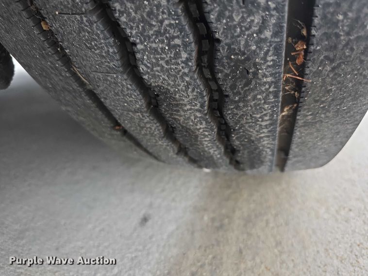 image for item FI0553 2011 Gillig  G27D102N4 shuttle bus