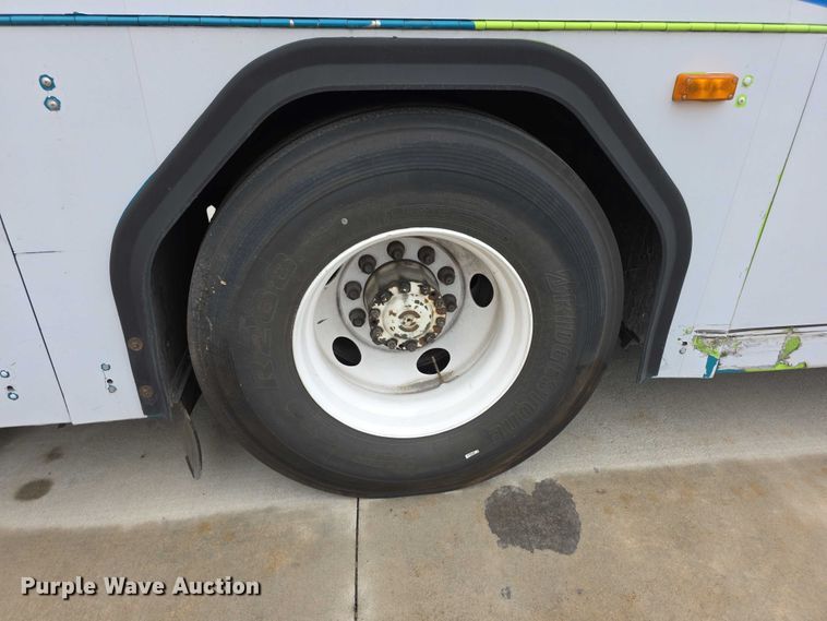 image for item FI0553 2011 Gillig  G27D102N4 shuttle bus