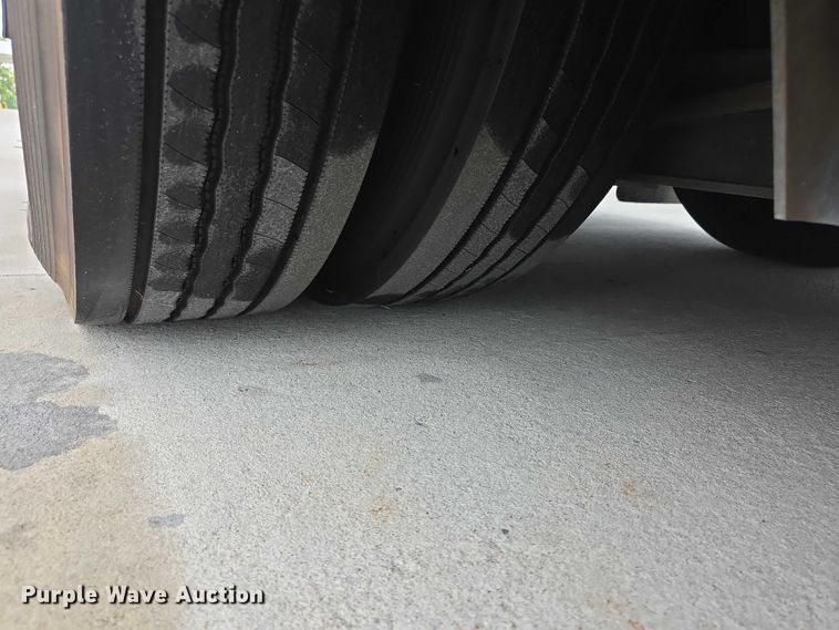 image for item FI0553 2011 Gillig  G27D102N4 shuttle bus