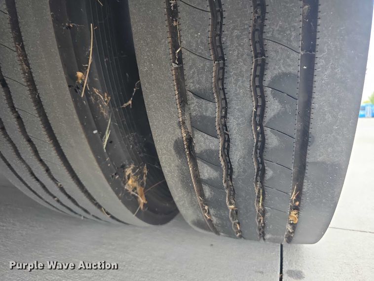 image for item FI0553 2011 Gillig  G27D102N4 shuttle bus