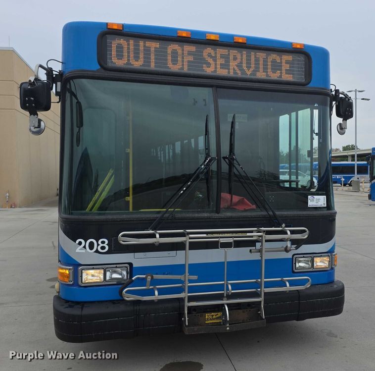 image for item FI0554 2006 Gillig  G29D102N4 shuttle bus