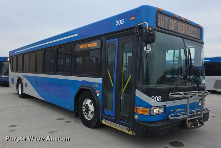 image for item FI0554 2006 Gillig  G29D102N4 shuttle bus