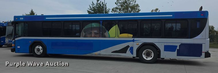 image for item FI0554 2006 Gillig  G29D102N4 shuttle bus