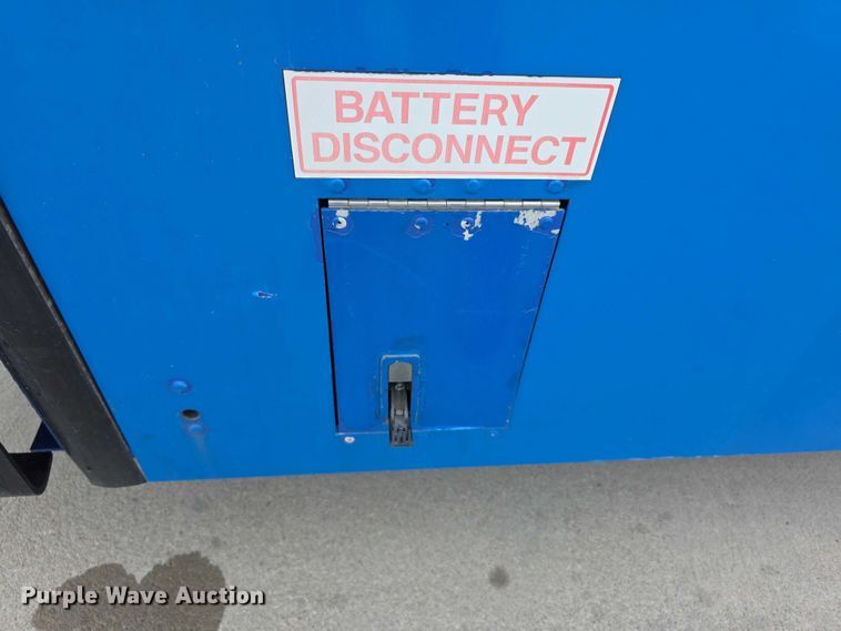 image for item FI0554 2006 Gillig  G29D102N4 shuttle bus