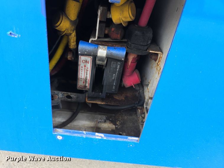 image for item FI0554 2006 Gillig  G29D102N4 shuttle bus