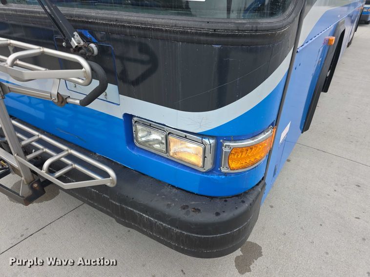 image for item FI0554 2006 Gillig  G29D102N4 shuttle bus