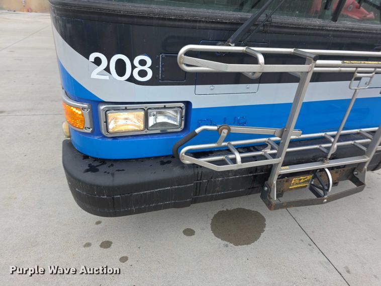 image for item FI0554 2006 Gillig  G29D102N4 shuttle bus