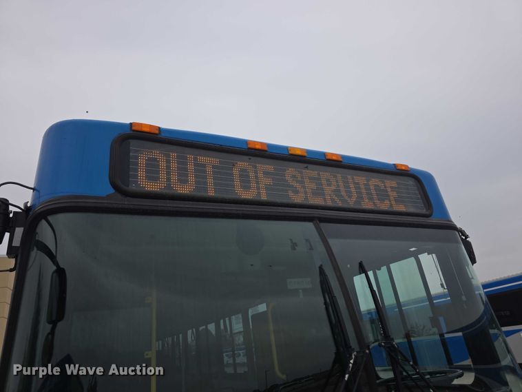 image for item FI0554 2006 Gillig  G29D102N4 shuttle bus