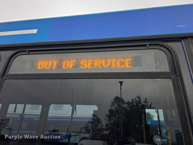 image for item FI0554 2006 Gillig  G29D102N4 shuttle bus