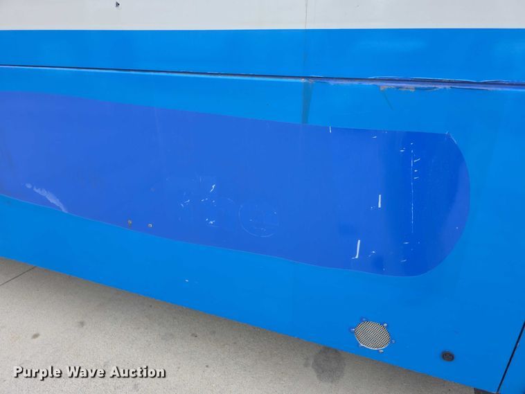 image for item FI0554 2006 Gillig  G29D102N4 shuttle bus