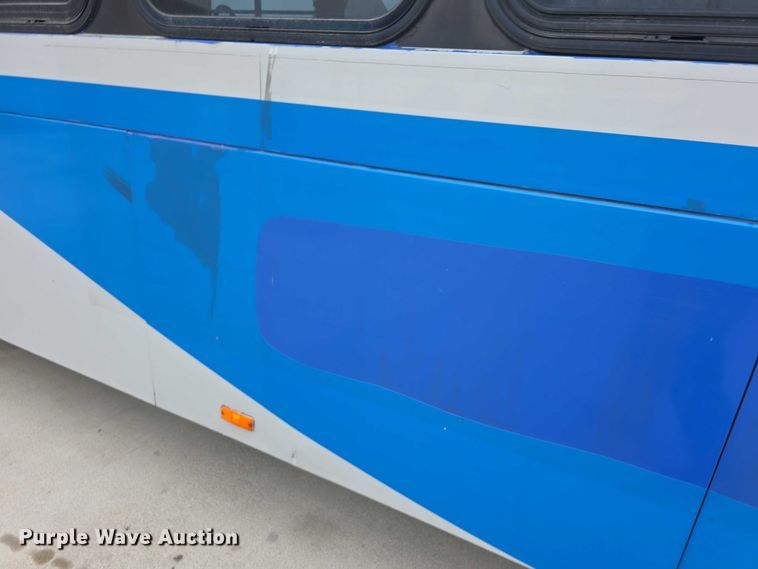 image for item FI0554 2006 Gillig  G29D102N4 shuttle bus