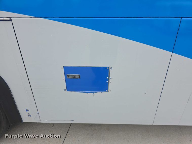 image for item FI0554 2006 Gillig  G29D102N4 shuttle bus