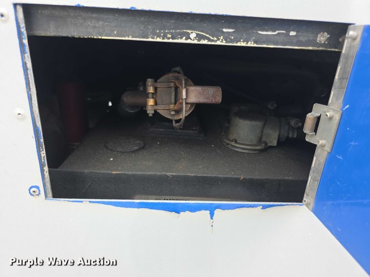 image for item FI0554 2006 Gillig  G29D102N4 shuttle bus