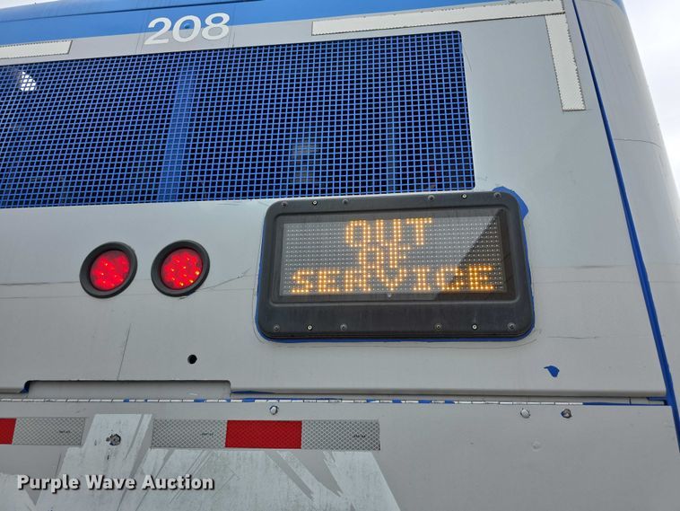 image for item FI0554 2006 Gillig  G29D102N4 shuttle bus