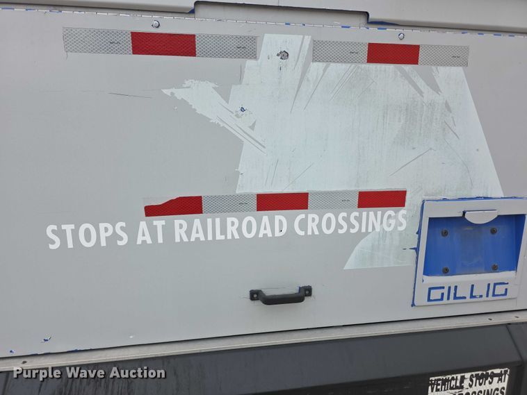 image for item FI0554 2006 Gillig  G29D102N4 shuttle bus