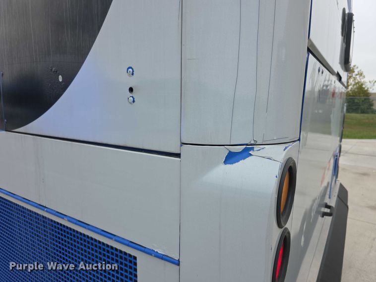 image for item FI0554 2006 Gillig  G29D102N4 shuttle bus