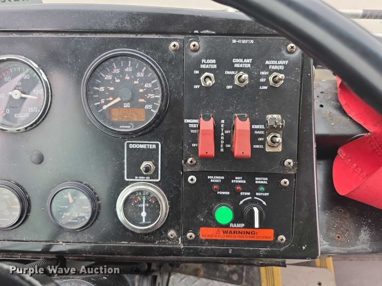 image for item FI0554 2006 Gillig  G29D102N4 shuttle bus