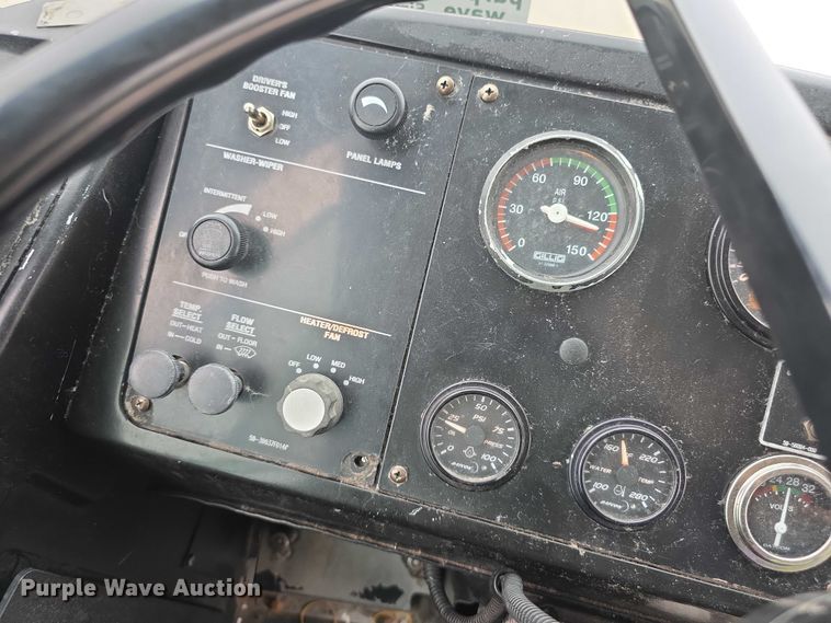 image for item FI0554 2006 Gillig  G29D102N4 shuttle bus