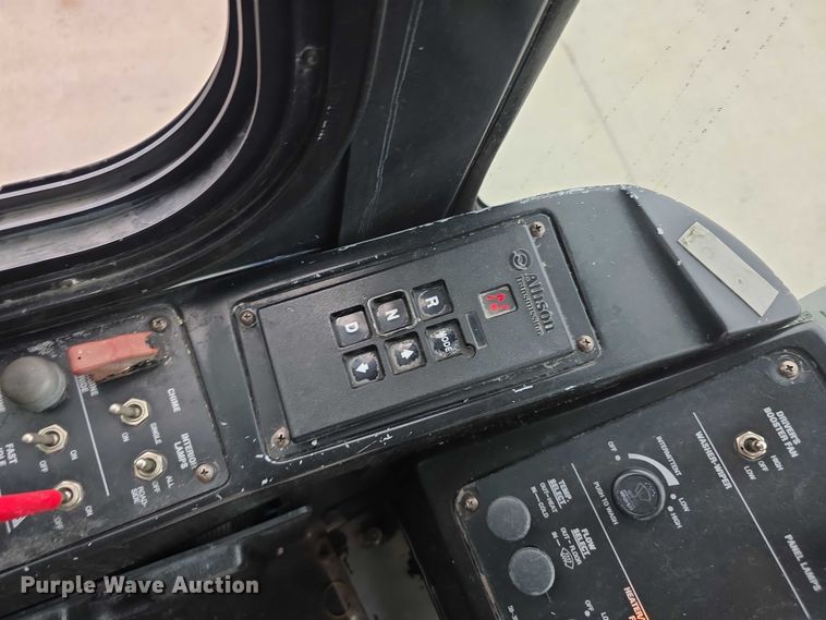 image for item FI0554 2006 Gillig  G29D102N4 shuttle bus