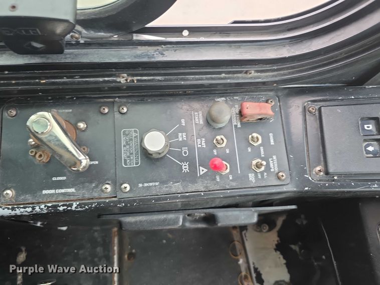 image for item FI0554 2006 Gillig  G29D102N4 shuttle bus