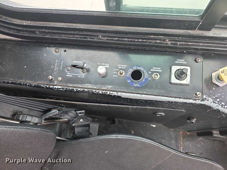 image for item FI0554 2006 Gillig  G29D102N4 shuttle bus