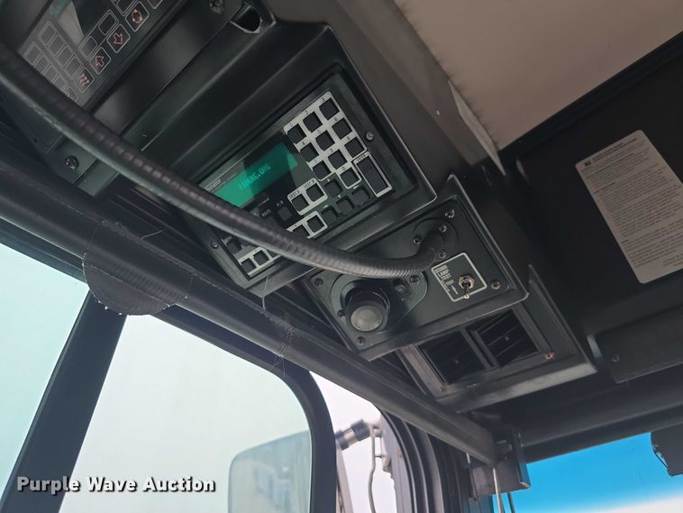 image for item FI0554 2006 Gillig  G29D102N4 shuttle bus