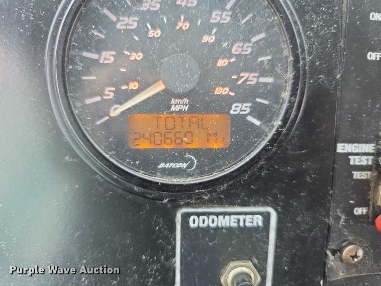 image for item FI0554 2006 Gillig  G29D102N4 shuttle bus