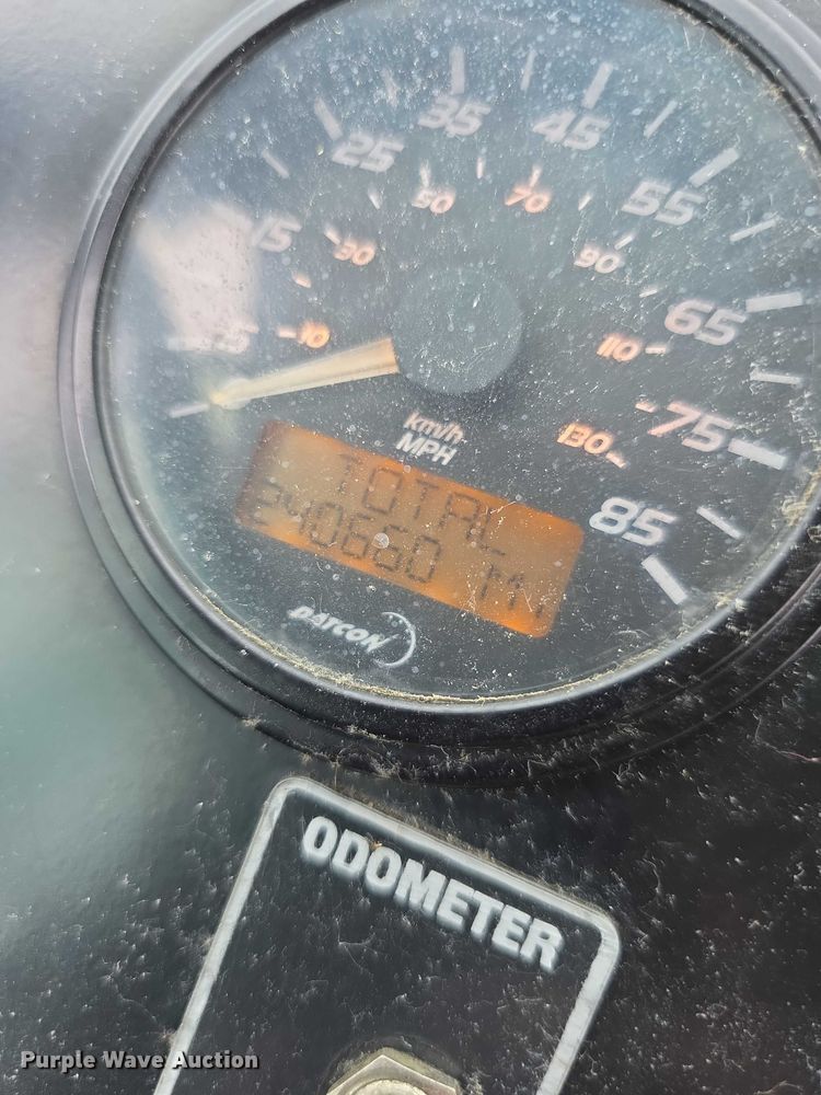 image for item FI0554 2006 Gillig  G29D102N4 shuttle bus