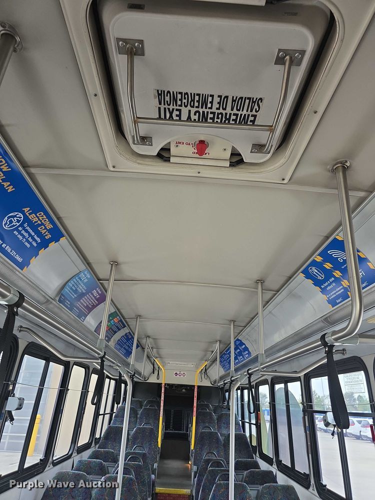 image for item FI0554 2006 Gillig  G29D102N4 shuttle bus