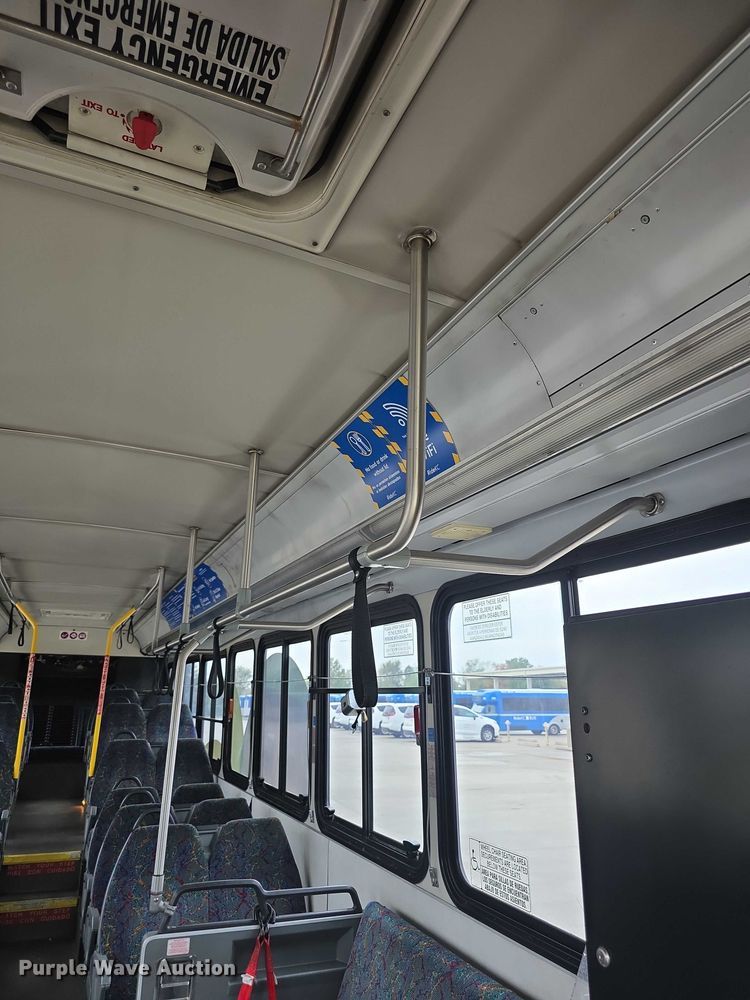 image for item FI0554 2006 Gillig  G29D102N4 shuttle bus