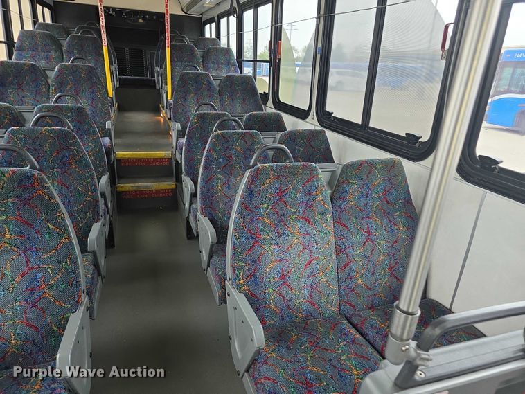 image for item FI0554 2006 Gillig  G29D102N4 shuttle bus