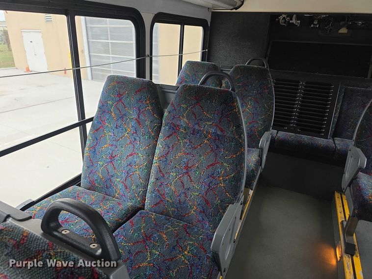 image for item FI0554 2006 Gillig  G29D102N4 shuttle bus