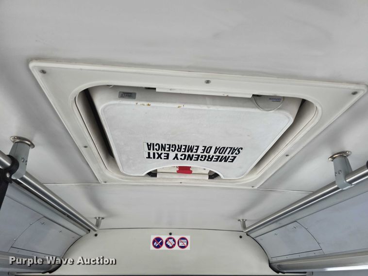 image for item FI0554 2006 Gillig  G29D102N4 shuttle bus