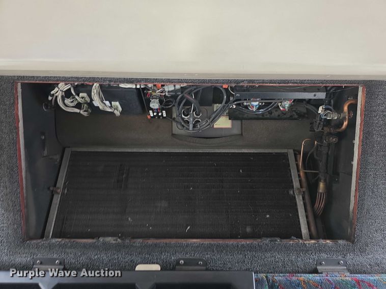 image for item FI0554 2006 Gillig  G29D102N4 shuttle bus