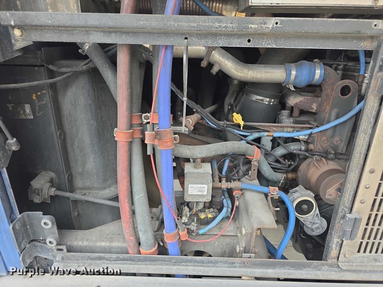 image for item FI0554 2006 Gillig  G29D102N4 shuttle bus