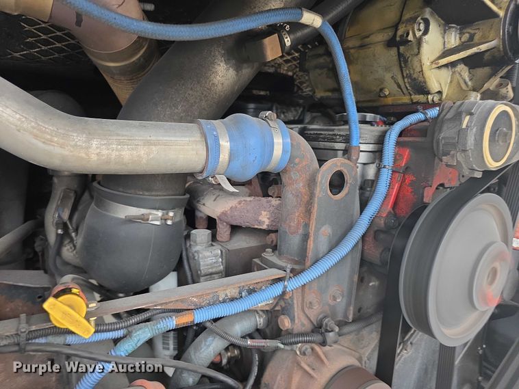 image for item FI0554 2006 Gillig  G29D102N4 shuttle bus