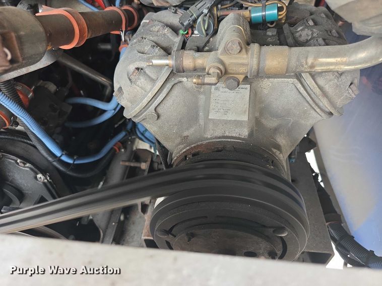 image for item FI0554 2006 Gillig  G29D102N4 shuttle bus