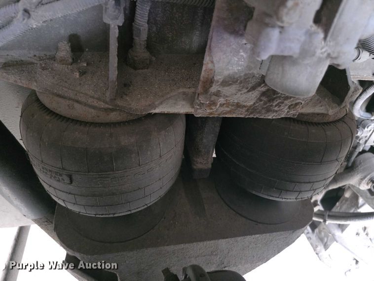 image for item FI0554 2006 Gillig  G29D102N4 shuttle bus